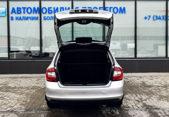 Подержанный автомобиль Skoda Rapid Liftback 2017 года (20 фото)