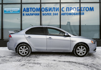 Подержанный автомобиль Mitsubishi Lancer Sedan 2010 года (6 фото)