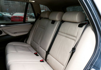 Подержанный автомобиль BMW X5 2013 года (17 фото)