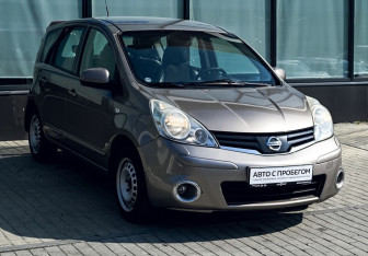 Подержанный автомобиль Nissan Note 2012 года (7 фото)