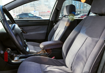 Подержанный автомобиль Peugeot 607 2000 года (14 фото)