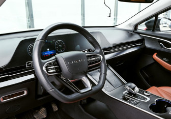 Подержанный автомобиль Omoda C5 2023 года (15 фото)