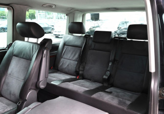 Подержанный автомобиль Volkswagen Multivan 2008 года (20 фото)