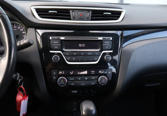 Подержанный автомобиль Nissan Qashqai 2018 года (10 фото)