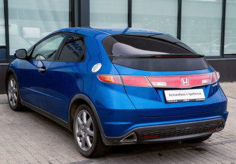 Подержанный автомобиль Honda Civic Hatchback 2007 года (3 фото)