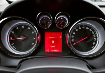 Подержанный автомобиль Opel Astra Wagon 2012 года (12 фото)