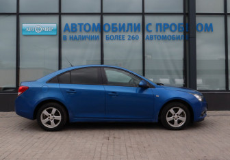 Подержанный автомобиль Chevrolet Cruze Sedan 2011 года (6 фото)