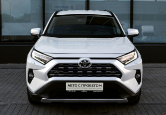 Подержанный автомобиль Toyota RAV4 2022 года (8 фото)