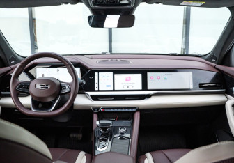 Подержанный автомобиль Geely Monjaro 2024 года (11 фото)