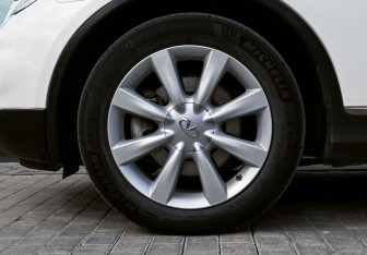 Подержанный автомобиль Infiniti EX 2011 года (25 фото)