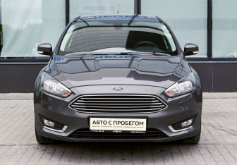 Подержанный автомобиль Ford Focus Sedan 2017 года (8 фото)