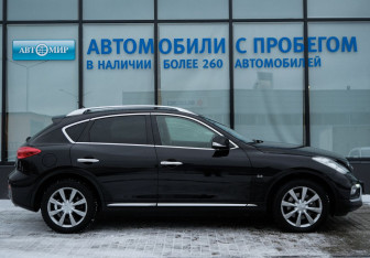 Подержанный автомобиль Infiniti QX50 2017 года (6 фото)