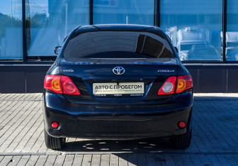 Подержанный автомобиль Toyota Corolla Sedan 2008 года (4 фото)