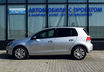 Подержанный автомобиль Volkswagen Golf Hatchback 2010 года (2 фото)