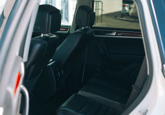 Подержанный автомобиль Volkswagen Touareg 2011 года (16 фото)