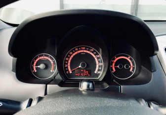 Подержанный автомобиль Kia Ceed Hatchback 2012 года (14 фото)