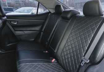 Подержанный автомобиль Toyota Corolla Sedan 2013 года (18 фото)