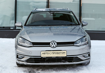 Подержанный автомобиль Volkswagen Golf Wagon 2018 года (8 фото)