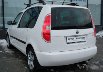 Подержанный автомобиль Skoda Roomster 2012 года (3 фото)