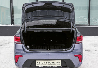 Подержанный автомобиль Kia Rio Sedan 2019 года (21 фото)