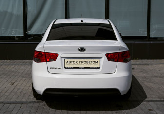 Подержанный автомобиль Kia Cerato Sedan 2010 года (4 фото)