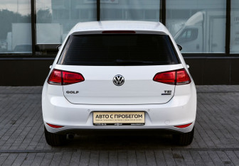 Подержанный автомобиль Volkswagen Golf Hatchback 2014 года (4 фото)