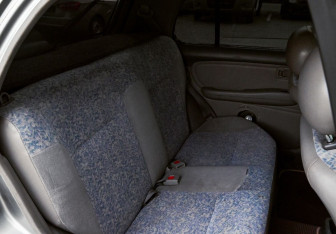 Подержанный автомобиль Nissan March Hatchback 1998 года (15 фото)