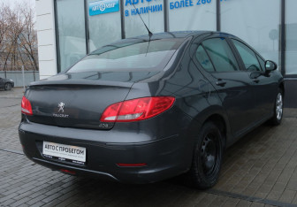 Подержанный автомобиль Peugeot 408 2014 года (5 фото)