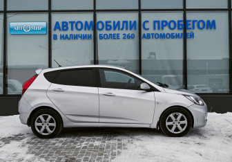Подержанный автомобиль Hyundai Solaris Hatchback 2011 года (6 фото)
