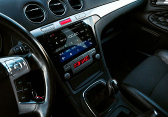 Подержанный автомобиль Ford S-MAX 2008 года (9 фото)