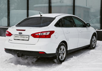 Подержанный автомобиль Ford Focus Sedan 2011 года (5 фото)