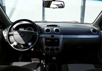Подержанный автомобиль Chevrolet Lacetti Hatchback 2012 года (16 фото)