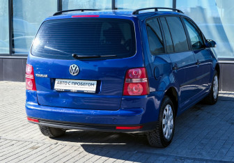 Подержанный автомобиль Volkswagen Touran 2007 года (5 фото)