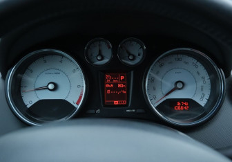 Подержанный автомобиль Peugeot 308 Hatchback 2011 года (14 фото)