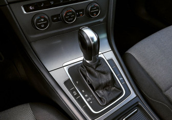 Подержанный автомобиль Volkswagen Golf Hatchback 2013 года (13 фото)