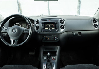 Подержанный автомобиль Volkswagen Tiguan 2013 года (20 фото)