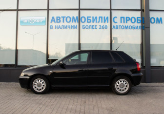 Подержанный автомобиль Audi A3 Hatchback 2002 года (2 фото)