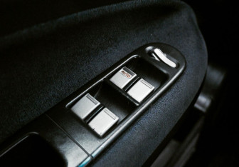 Подержанный автомобиль Honda HR-V 2002 года (12 фото)