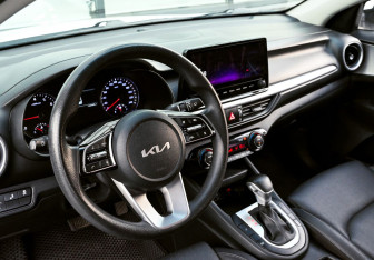 Подержанный автомобиль Kia K3 Sedan 2021 года (15 фото)