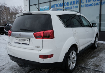 Подержанный автомобиль Peugeot 4007 2012 года (5 фото)