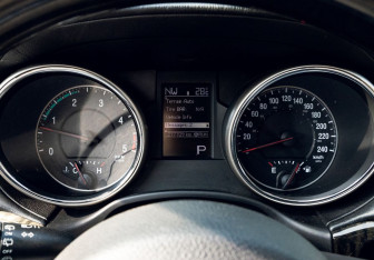 Подержанный автомобиль Jeep Grand Cherokee 2011 года (9 фото)