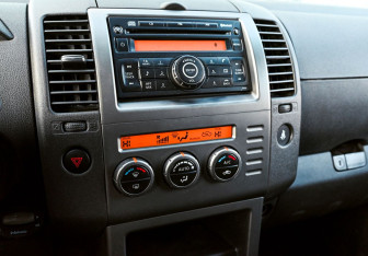 Подержанный автомобиль Nissan Pathfinder 2008 года (13 фото)