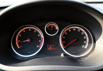 Подержанный автомобиль Opel Corsa 2007 года (11 фото)