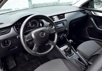 Подержанный автомобиль Skoda Octavia Liftback 2014 года (14 фото)