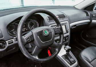 Подержанный автомобиль Skoda Octavia Liftback 2012 года (10 фото)