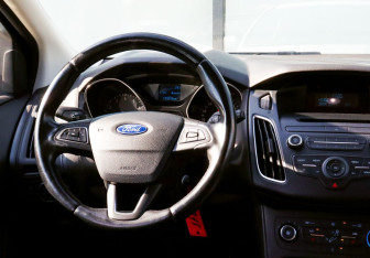 Подержанный автомобиль Ford Focus Hatchback 2016 года (19 фото)