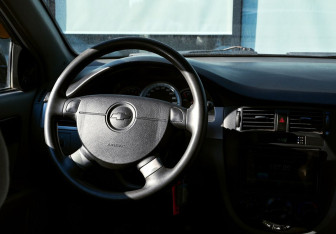 Подержанный автомобиль Chevrolet Lacetti Sedan 2010 года (17 фото)