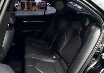 Подержанный автомобиль Toyota Camry Sedan 2021 года (17 фото)