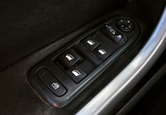 Подержанный автомобиль Peugeot 408 2013 года (12 фото)