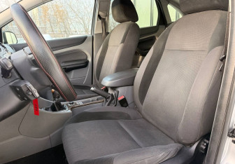 Подержанный автомобиль Ford Focus Sedan 2008 года (9 фото)